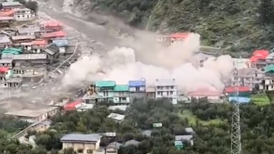 Zeci de dispăruți după inundațiile din Himalaya