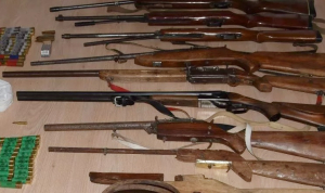 Poliţiştii gălăţeni au confiscat anul trecut peste 230 de arme de foc