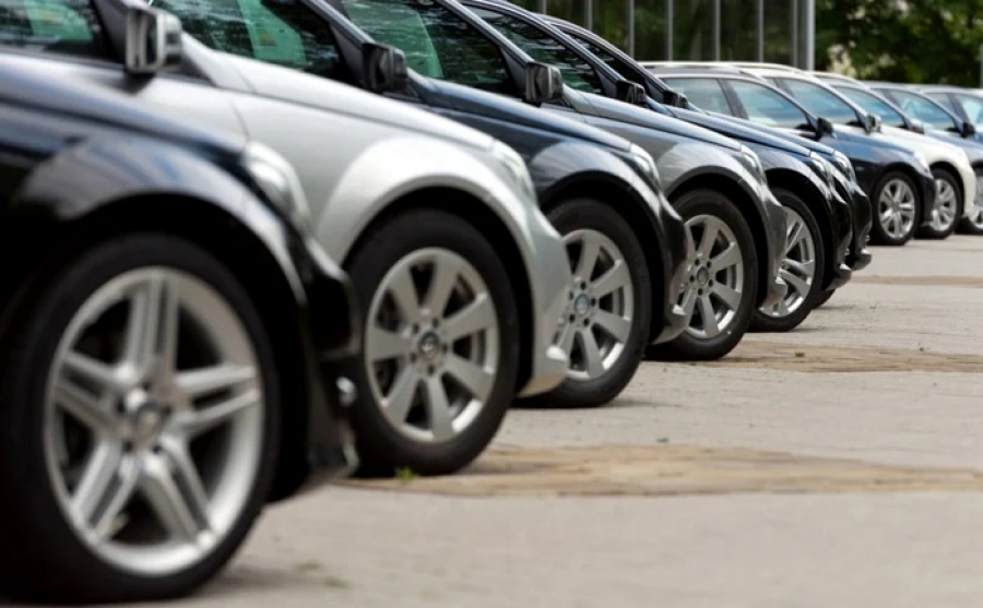 Votul pentru interzicerea mașinilor noi cu motoare cu ardere internă a fost amânat
