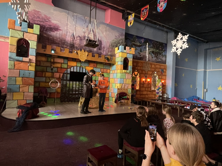 Spectacol de magie pentru copiii ucraineni. Trucuri interactive (FOTO)