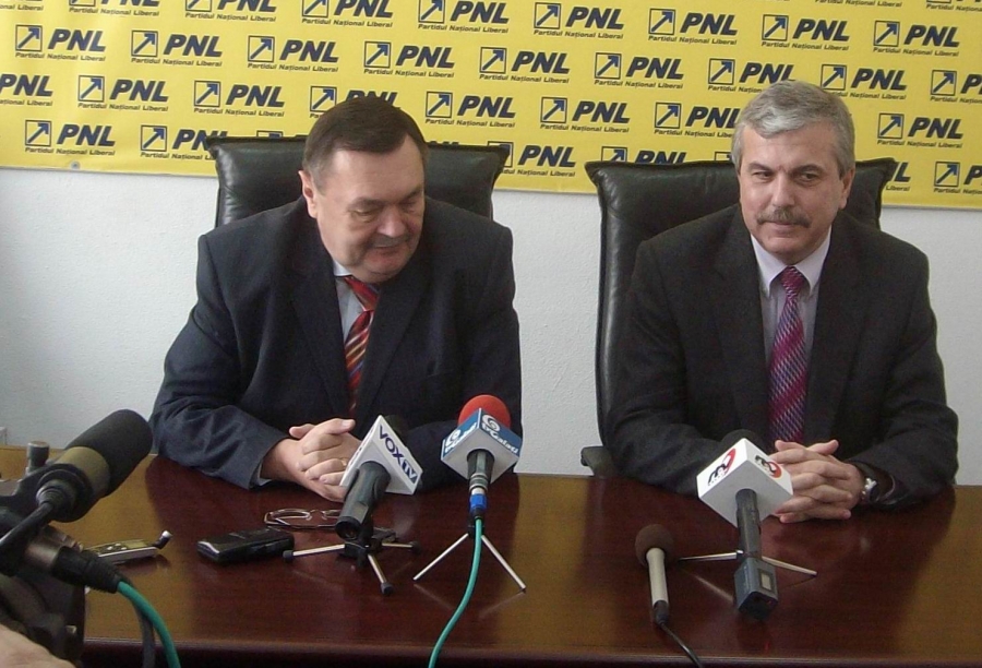 BURSA ZVONURILOR: Greii PNL şi PSD negociază pentru fotolii în CJ