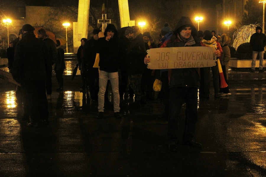 Ziua a opta de manifestaţii. Gălăţenii au ieşit iar în stradă, cerând demisii din Guvern