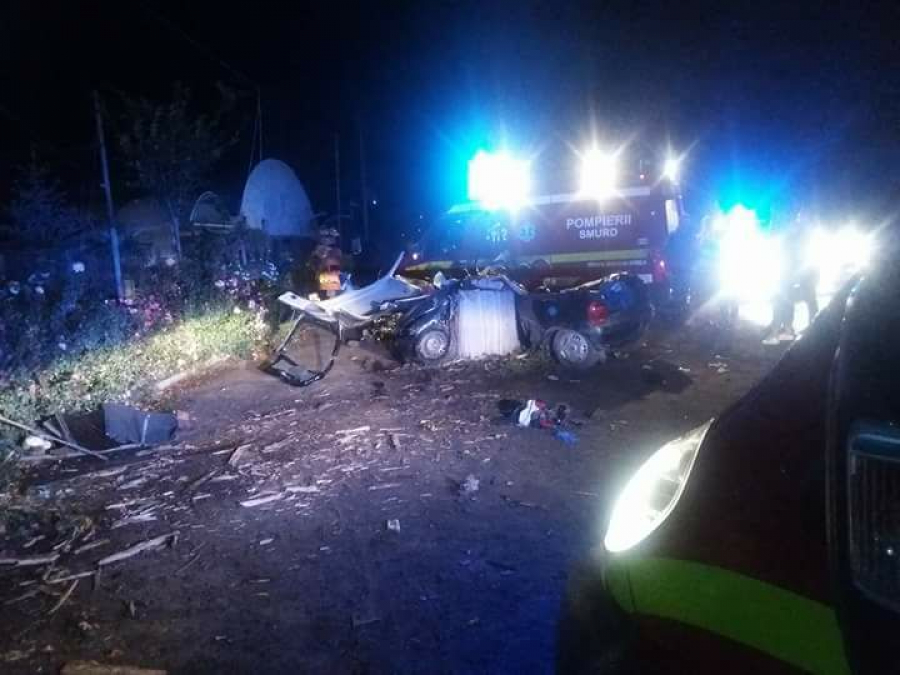 Un mort şi trei răniţi în urma unui accident pe DN26