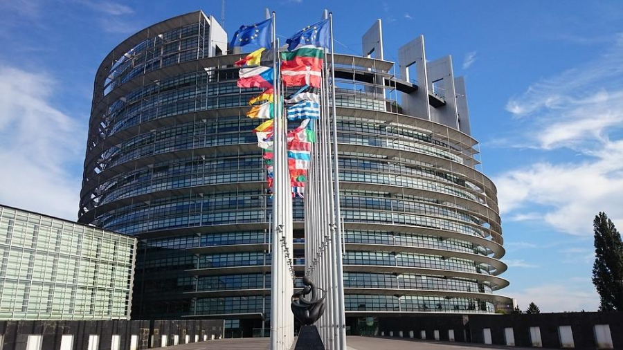 UE declară război platformelor care distribuie ştiri false