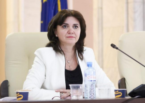 Ministrul Educaţiei Monica Anisie: Este falsă informația că se reiau cursurile!