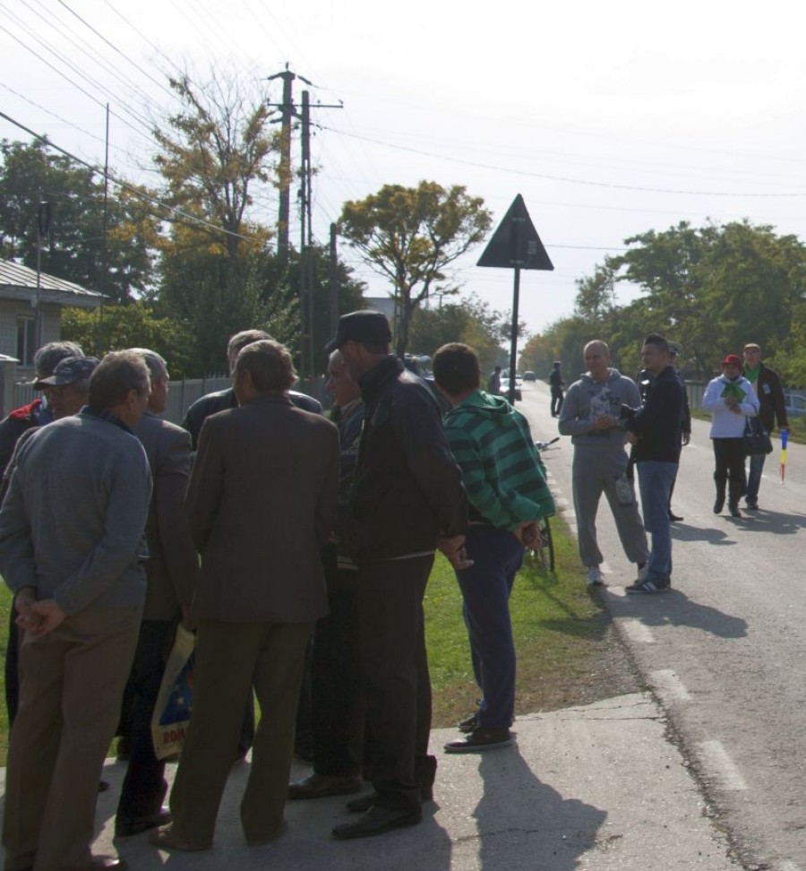 UPDATE / Proteste la Izvoarele, după declaraţia lui Victor Ponta. Localnicii nu vor să-şi părăsească locuinţele