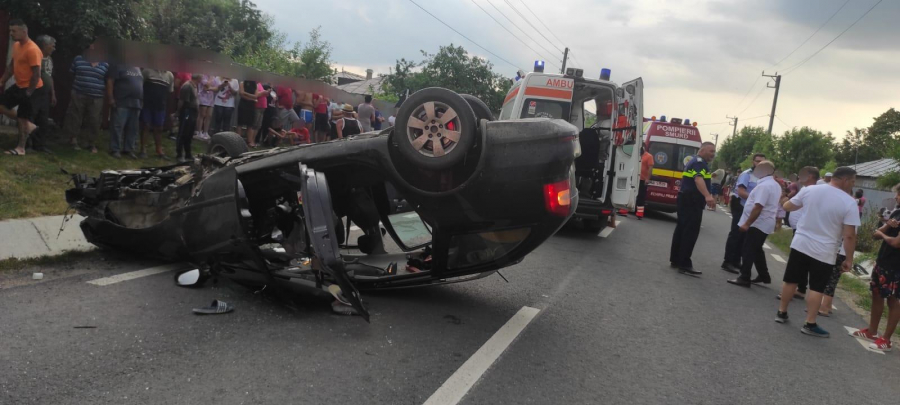 Cinci persoane, rănite într-un grav accident de circulație. O victimă este în stare critică (FOTO)