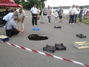 FOTO/ Galați, orașul SURPĂRILOR: Un nou CRATER adânc, pe Faleza Inferioară 