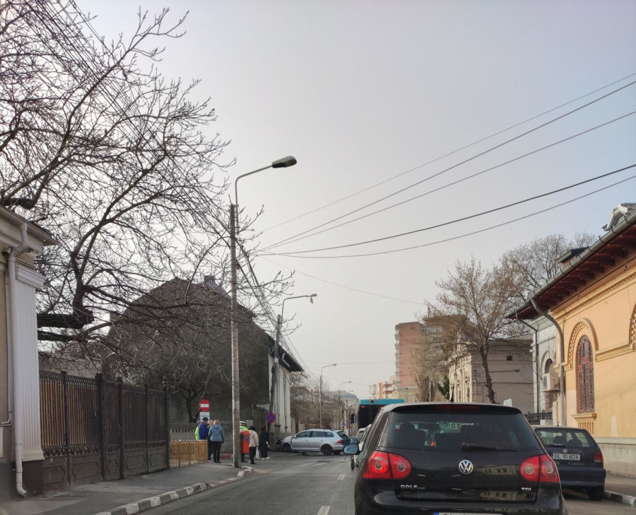 Trafic blocat pe strada Nicolae Bălcescu din cauza unui accident