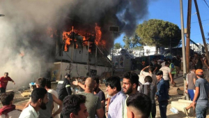 Incendiu devastator în tabăra de refugiaţi din insula Lesbos