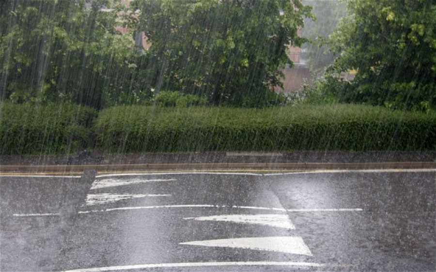 Informare meteorologică valabilă pentru toată ţara: Grindină, ploi şi intensificări de vânt