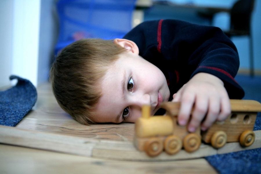 GENTUŢE SPECIALE pentru copiii cu autism. În ce constă APELUL lansat către gălăţeni