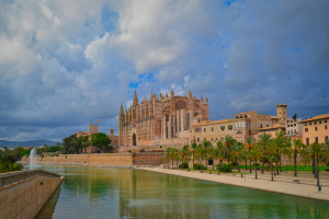 Spune „adio” rutinei și „hola” unei vacanțe de vis în Mallorca