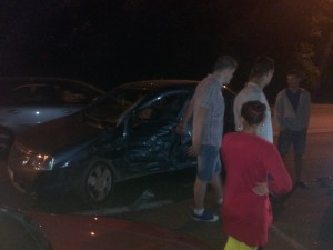 Doi oameni RĂNIŢI şi trei maşini AVARIATE într-un accident pe Faleză