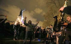 O mișcare împotriva ÎNTREGII CLASE POLITICE prinde contur în Franța