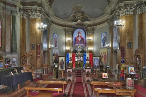 Liturghii cu uşile închise şi pomelnice transmise pe WhatsApp