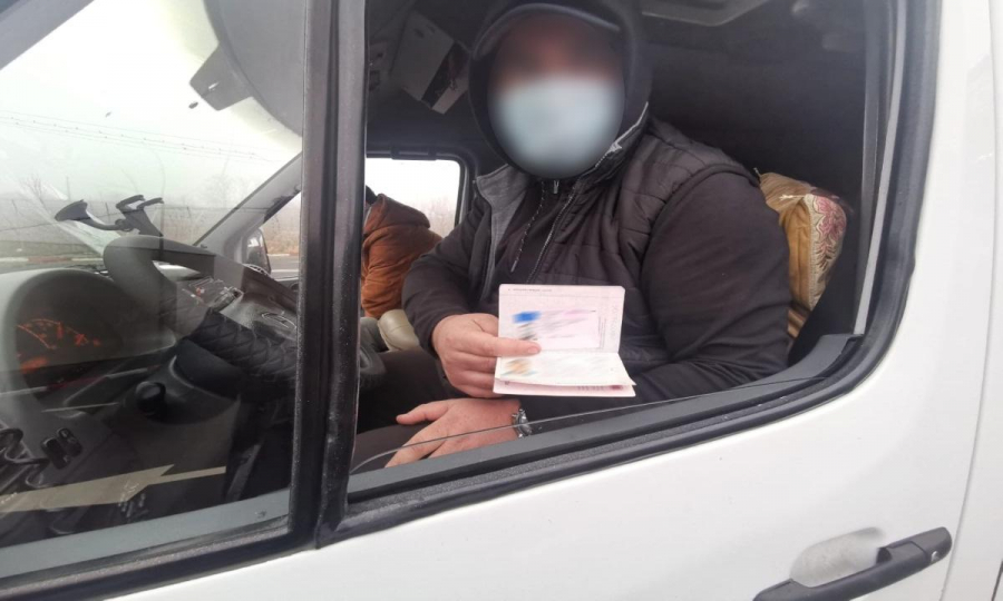 Moldovean depistat cu permis de conducere fals