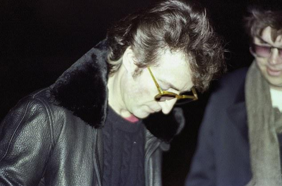 Ucigaşul lui John Lennon rămâne în închisoare