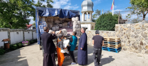 Ajutoarele umanitare de la două mitropolii din ţară au ajuns în zona sinistrată 