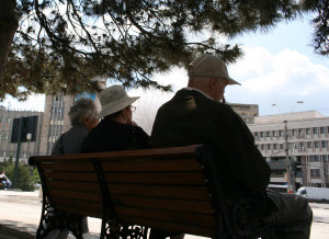 Ce categorii de angajaţi vor beneficia de reducerea vârstei de pensionare