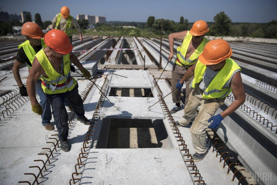 Firmele gălăţene se aliniază la noile prevederi. Angajaţii din construcţii vor câștiga cel puțin 3.000 lei brut