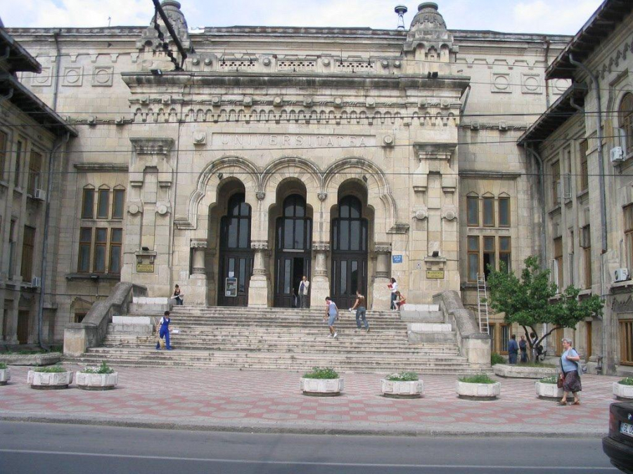 95 de studenţi plătesc taxa la jumătate