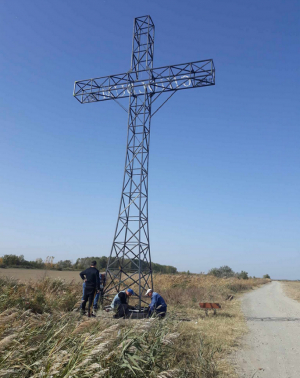 O cruce monumentală, ridicată la Tudor Vladimirescu (video)