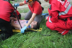 Aplicaţie SPECTACULOASĂ printre ruine: Gălăţeni salvaţi de sub DĂRÂMĂTURI după un puternic CUTREMUR