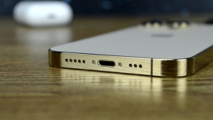 Apple testează primul iPhone cu USB-C