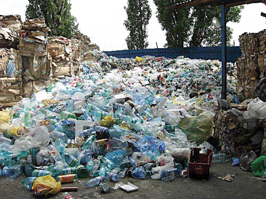 Peste 250.000 tone deşeuri, colectate doar de o firmă, până în august, în Bucureşti şi cinci judeţe, printre care şi Galaţi