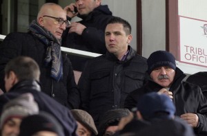 Marius Stan, Narcis Răducan şi impresarul Ioan Codoban (dreapta), la un meci al Oţelului în Giuleşti