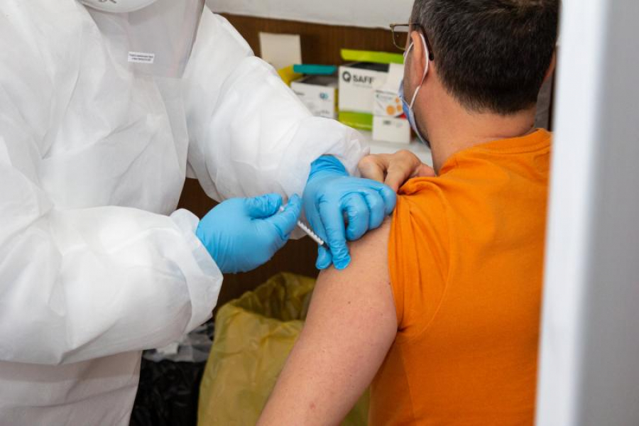 Pași pe loc în imunizarea anti-SARS-CoV-2, la nivel județean