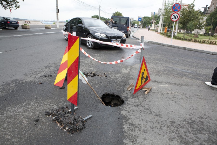 Falezogaura face pui! A apărut o nouă groapă în zona de la Elice