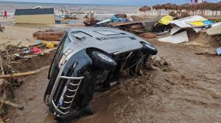 Sute de intervenții după inundațiile de pe litoral