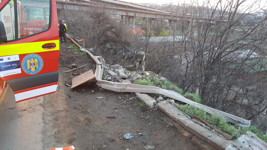 Un șofer beat a pierdut controlul unui tir cu tablă. A lovit un autobuz și un alt camion