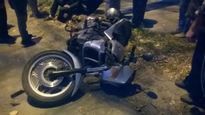 ACCIDENT pe strada Traian: Motociclist lovit de o maşină