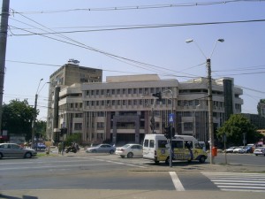 Colet suspect în faţa Palatului Justiţiei! Au fost alertați pirotehniștii