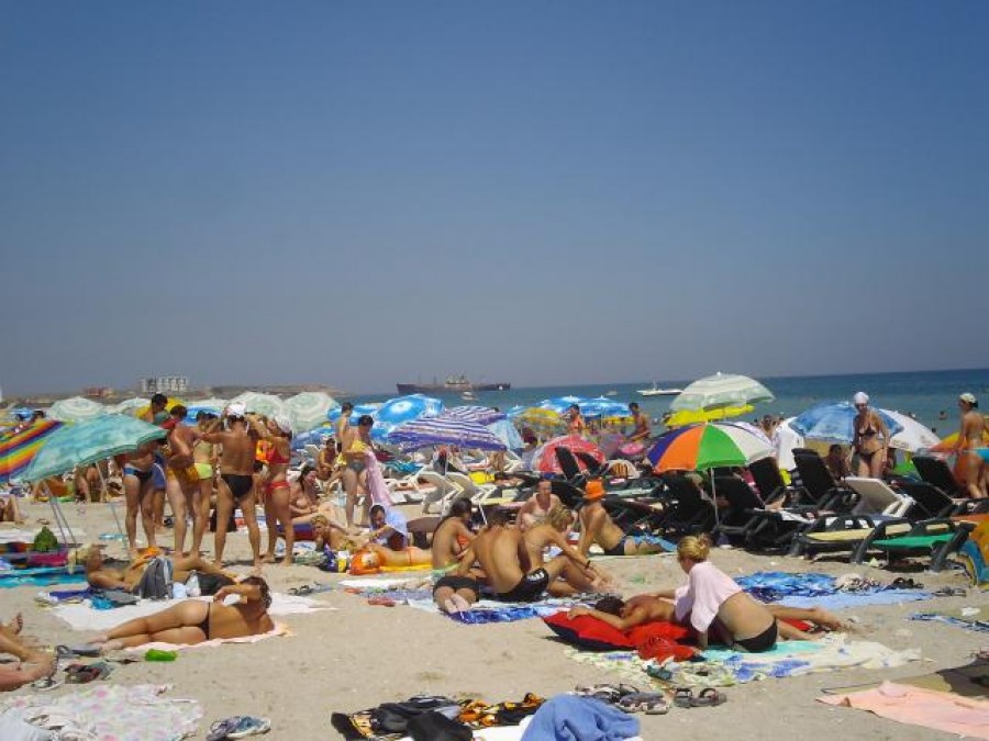 Vacanţe mai puţine pentru buzunare mai goale