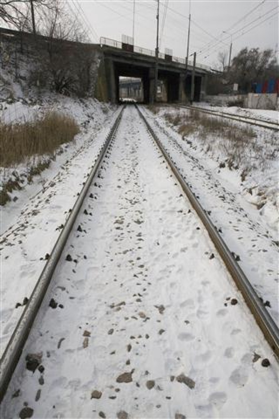 Trenurile au întârzieri din cauza restricţiilor de viteză impuse de CFR