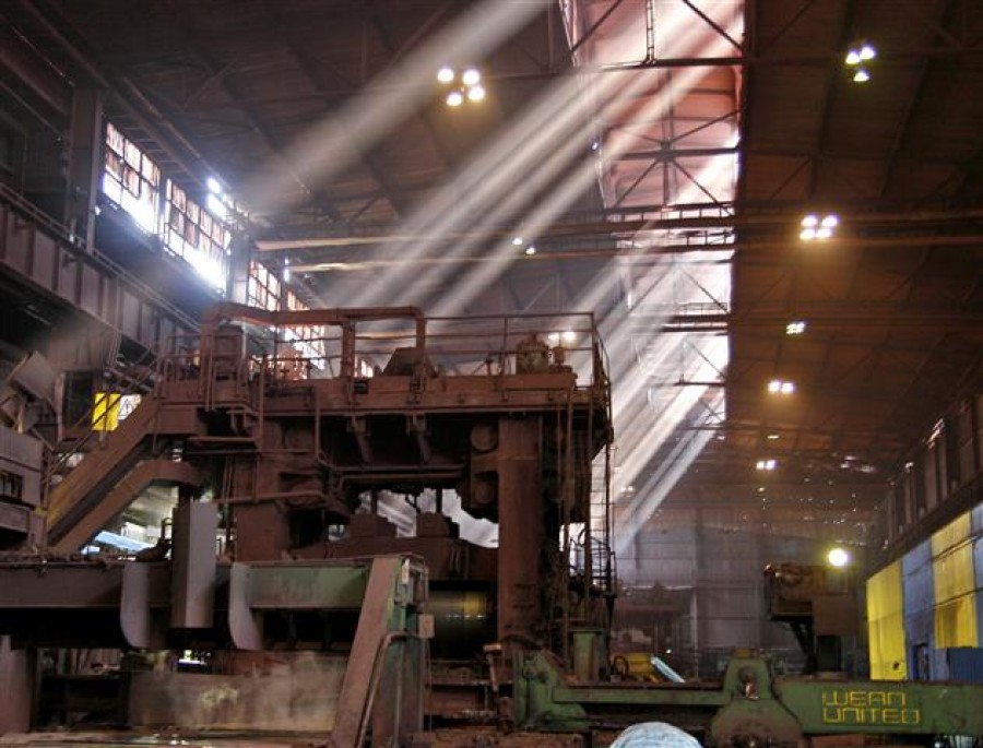 ArcelorMittal Galaţi, în luptă cu morile de vânt. Statul are de ales - industrie grea sau energie verde?