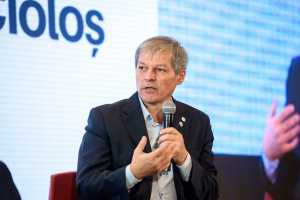 Dacian Cioloș a câștigat alegerile interne din USR PLUS