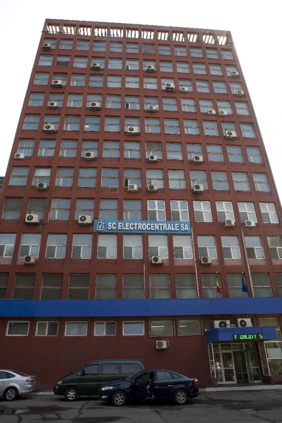 CET începe EXECUTAREA SILITĂ A DATORNICILOR LA ÎNTREŢINERE, în urma unei decizii a Tribunalului
