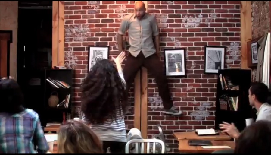 VIDEO/ Cum se mai promovează filmele în ziua de azi: Farsa care a speriat clienţii unei cafenele din New York