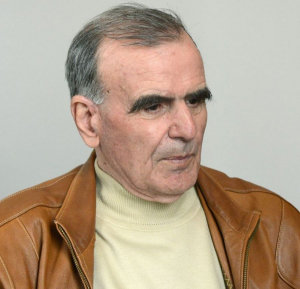 În imagine, scriitorul şi profesorul Vasile Ghica