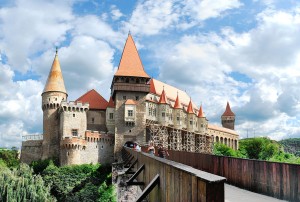 Castelul Corvinilor, temniţa lui Dracula/ Unul dintre cele mai frumoase locuri din România (VIDEO)