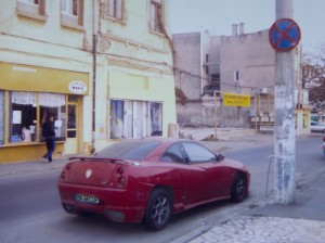 Maşină abandonată pe strada &quot;Nicolae Bălcescu&quot; de peste patru luni