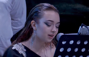 Gălăţeanca AlexandRRa, compozitoare premiată la doar 17 ani (VIDEO şi FOTO)
