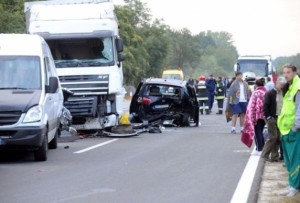 NEWS ALERT/ Trei gălăţeni au murit într-un accident pe o autostradă din Ungaria. Ceilalţi pasageri ai microbuzului sunt în spital