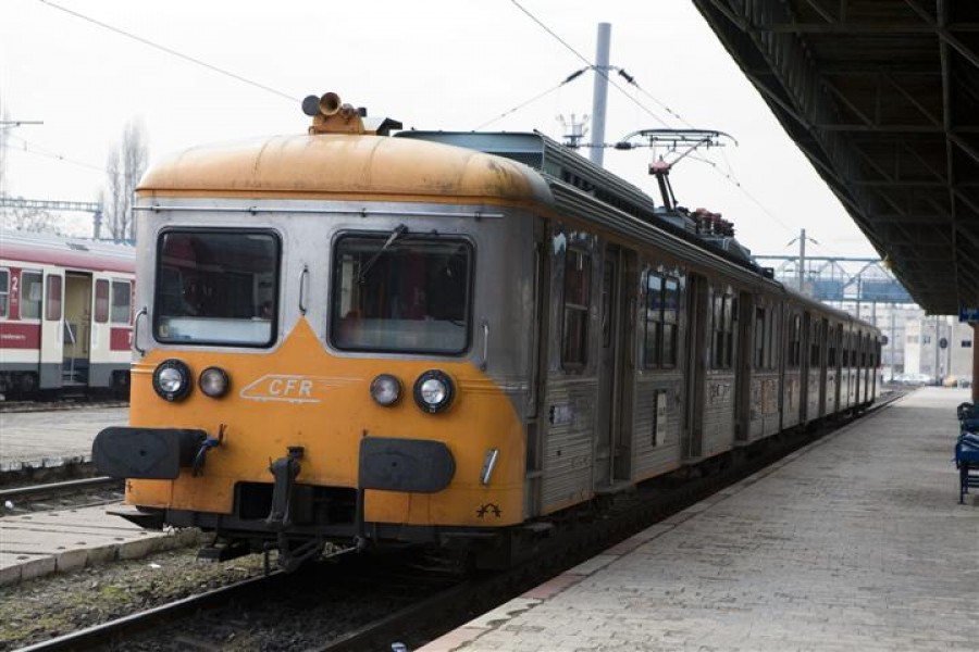 Au început să circule trenurile estivale