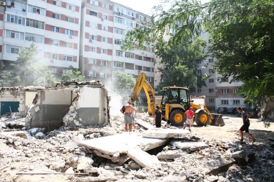 SE DEMOLEAZĂ GARAJELE din Micro 20. IATĂ ce se va CONSTRUI în locul acestora (FOTO)